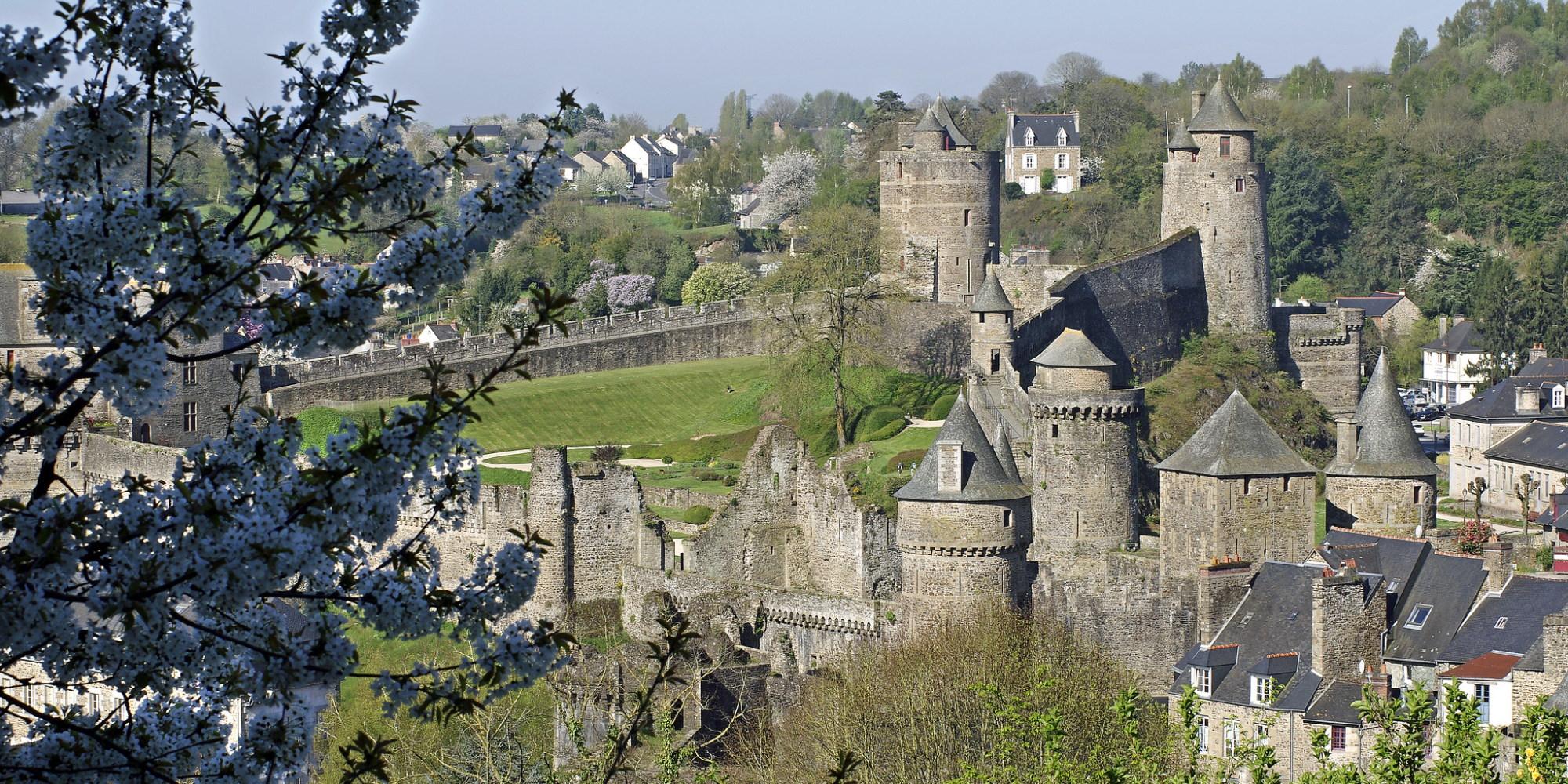 La maison d'hôtes Les Bruyères du Mont vous accueille dans la Baie du Mont Saint Michel 12 km du Mont St Michel entre St Malo et Granville  Nous vous proposons un séjour entre Bretagne et Normandie au sein de 4 chambres  et un gîte de charme. 