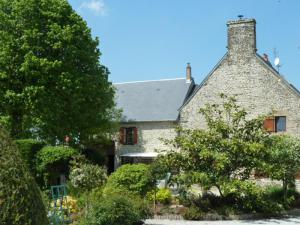 La maison d'hôtes Les Bruyères du Mont vous accueille dans la Baie du Mont Saint Michel 12 km du Mont St Michel entre St Malo et Granville  Nous vous proposons un séjour entre Bretagne et Normandie au sein de 4 chambres  et un gîte de charme. 