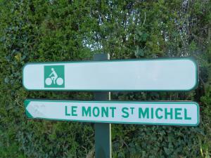 La maison d'hôtes Les Bruyères du Mont vous accueille dans la Baie du Mont Saint Michel 12 km du Mont St Michel entre St Malo et Granville  Nous vous proposons un séjour entre Bretagne et Normandie au sein de 4 chambres  et un gîte de charme. 